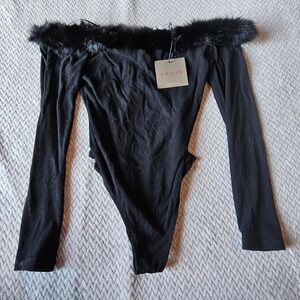 Le Lis Women's Bodysuit S Off-Shoulder Faux Fur Trim Black (NWT)